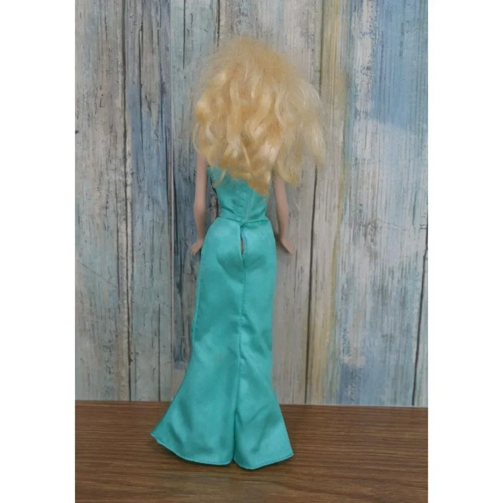 Mattel Disney Frozen Elsa Classic Fashion Doll 11.5